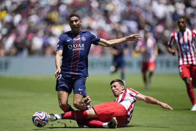 Paris Saint-Germain FC v Club Atletico de Madrid: Group B - FIFA Club World Cup 2025 PASADENA, CALIFORNIA - JUNE 15: Achraf Hakimi right-back of PSG and Morocco and Clement Lenglet centre-back of Atletico de Madrid and France compete for the ball during the FIFA Club World Cup 2025 group B match between Paris Saint-Germain FC and Club Atletico de Madrid at Rose Bowl Stadium on June 15, 2025 in Pasadena, California. Jose Hernandez Anadolu California United States. Editorial use only. Please get in touch for any other usage. Copyright: x2025xAnadoluxJosexHernandezx