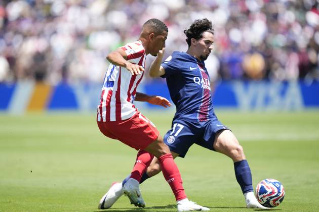Paris Saint-Germain FC v Club Atletico de Madrid: Group B - FIFA Club World Cup 2025 PASADENA, CALIFORNIA - JUNE 15: Samuel Lino left winger of Atletico de Madrid and Brazil and Vitinha central midfield of PSG and Portugal compete for the ball during the FIFA Club World Cup 2025 group B match between Paris Saint-Germain FC and Club Atletico de Madrid at Rose Bowl Stadium on June 15, 2025 in Pasadena, California. Jose Hernandez Anadolu California United States. Editorial use only. Please get in touch for any other usage. Copyright: x2025xAnadoluxJosexHernandezx