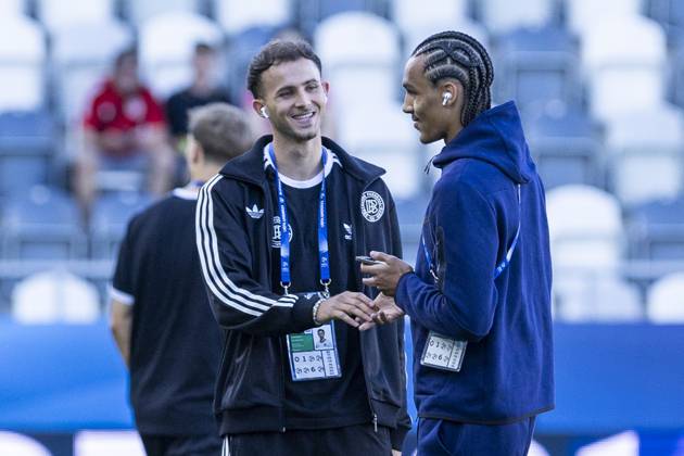 UEFA U21 European Championship, semi-final Germany France 25 06 2025 Max Rosenfelder Germany, 5 welcomes Kiliann Sildillia France, 5 at the UEFA U21 European Championship before the semi-final match Germany France, on 25 06 2025, Kosice Football Arena, Kosice, Slovakia Copyright: xBEAUTIFULxSPORTS Meuselx