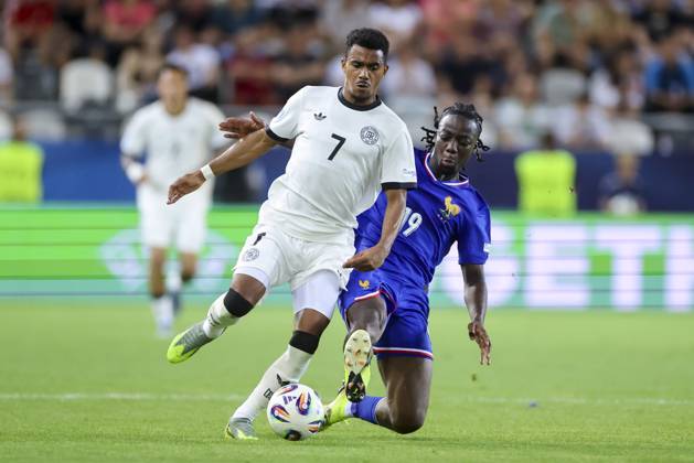 Ansgar Knauff Germany and Ismael Doukoure France battle for the ball, UEFA European Under 21 Championship 2025 Semi Final, Germany v France, KoÅ¡icka futbalova arà na on June 25, 2025 in Koöice, Slovakia Photo by Marco Steinbrenner DeFodi Images Ansgar Knauff Germany and Ismael Doukoure France battle for the ball, UEFA European Under 21 Championship 2025 Semi Final, Germany v France, Koöice futbalova arà na, June 25, 2025 in Koöice, Slovakia Photo by Marco Steinbrenner DeFodi Images