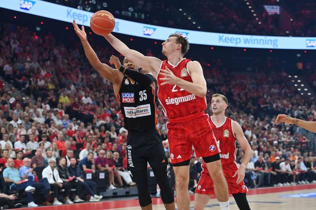 Justus HOLLATZ FCB , action,duel against Karim JALLOW UL Basketball BBL,season 2024 2025 5 final, FC Bayern Muenchen Ratiopharm Ulm on 26 06 2025, S A P G A R D EN
