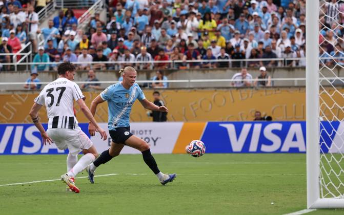 Orlando, USA, 26th June 2025. Erling Haaland of Manchester City scoring their third goal during the Juventus vs Manchester City FIFA Club World Cup match at Camping World Stadium, Orlando. Picture credit should read: David Klein Sportimage EDITORIAL USE ONLY. No use with unauthorised audio, video, data, fixture lists, club league logos or live services. Online in-match use limited to 120 images, no video emulation. No use in betting, games or single club league player publications. SPI_081_DK_Juventus_Man_City SPI-3993-0080