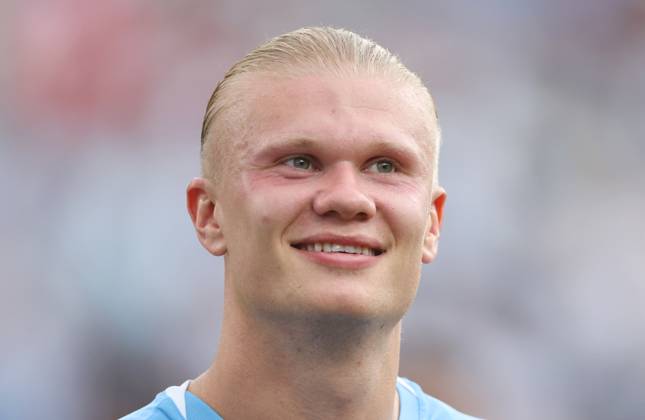 Orlando, USA, 26th June 2025. Erling Haaland of Manchester City applauds the fans during the Juventus vs Manchester City FIFA Club World Cup match at Camping World Stadium, Orlando. Picture credit should read: David Klein Sportimage EDITORIAL USE ONLY. No use with unauthorised audio, video, data, fixture lists, club league logos or live services. Online in-match use limited to 120 images, no video emulation. No use in betting, games or single club league player publications. SPI_131_DK_Juventus_Man_City SPI-3993-0131