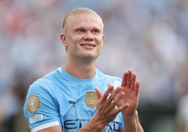 Orlando, USA, 26th June 2025. Erling Haaland of Manchester City applauds the fans during the Juventus vs Manchester City FIFA Club World Cup match at Camping World Stadium, Orlando. Picture credit should read: David Klein Sportimage EDITORIAL USE ONLY. No use with unauthorised audio, video, data, fixture lists, club league logos or live services. Online in-match use limited to 120 images, no video emulation. No use in betting, games or single club league player publications. SPI_132_DK_Juventus_Man_City SPI-3993-0132