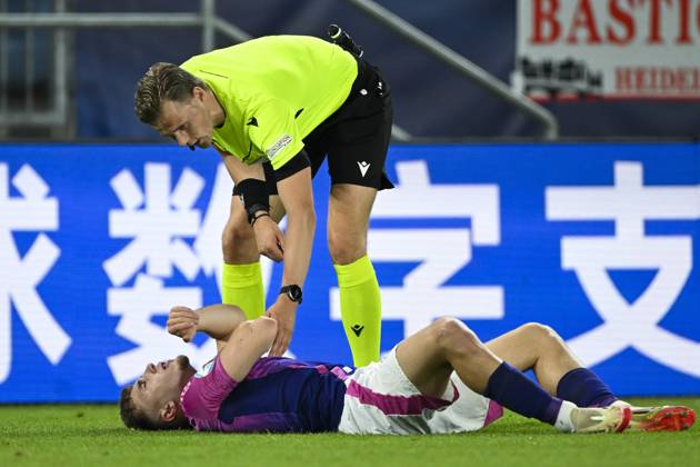 BRATISLAVA - Brajan Gruda of Germany U21, U 21 referee Sander van der Eijk (l-r) at the National Football Stadium during the Under-21 European Championship, EM, Europameisterschaft final between Young England and Young Germany. ANP Hollandse Hoogte UEFA European Under-21 Championship 2025 Final 2024 25 xVIxANPxSportx xGerritxvanxKeulenxIVx 530647450 originalFilename: 530647450.jpg