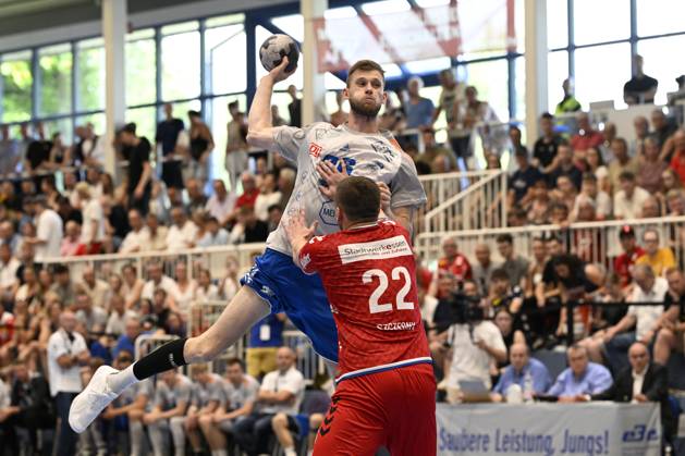 GER, 2 HBL, replay, Tusem Essen vs Dessau Rosslauer HV 06 29 6 2025 Essen, Sporthalle am Hallo, GER, 2 HBL, replay, Tusem Essen vs Dessau Rosslauer HV 06 2 HBL regulations prohibit any use of photographs as image sequences and or quasi video in the picture Yannick Danneberg Dessau Rosslauer HV06 26 vs Dennis Szczesny Tusem Essen 22 NordphotoxGmbHx xFreund nph00018