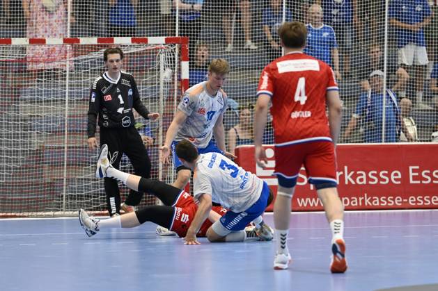 GER, 2 HBL, Repechage, Tusem Essen vs Dessau Rosslauer HV 06 29 6 2025 Essen, Sporthalle am Hallo, GER, 2 HBL, Repechage, Tusem Essen vs Dessau Rosslauer HV 06 2 HBL regulations prohibit any use of photographs as image sequences and or quasi video in the picture fight for the ball by Fynn Gonschor Dessau Rosslauer HV06 3 and Luis Buschhaus Tusem Essen 23 NordphotoxGmbHx xFreund nph00018