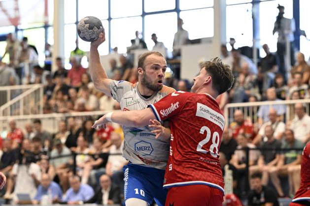 GER, 2 HBL, Repechage, Tusem Essen vs Dessau Rosslauer HV 06 29 6 2025 Essen, Sporthalle am Hallo, GER, 2 HBL, Repechage, Tusem Essen vs Dessau Rosslauer HV 06 2 HBL regulations prohibit any use of photographs as image sequences and or quasi video in picture Vincent Bülow Dessau Rosslauer HV06 10 vs Valentin Clarius Tusem Essen 28 NordphotoxGmbHx xFreund nph00018