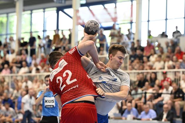 GER, 2 HBL, Repechage, Tusem Essen vs Dessau Rosslauer HV 06 29 6 2025 Essen, Sporthalle am Hallo, GER, 2 HBL, Repechage, Tusem Essen vs Dessau Rosslauer HV 06 2 HBL regulations prohibit any use of photographs as image sequences and or quasi video in the picture Fritz Leon Haake Dessau Rosslauer HV06 6 vs Dennis Szczesny Tusem Essen 22 NordphotoxGmbHx xFreund nph00018