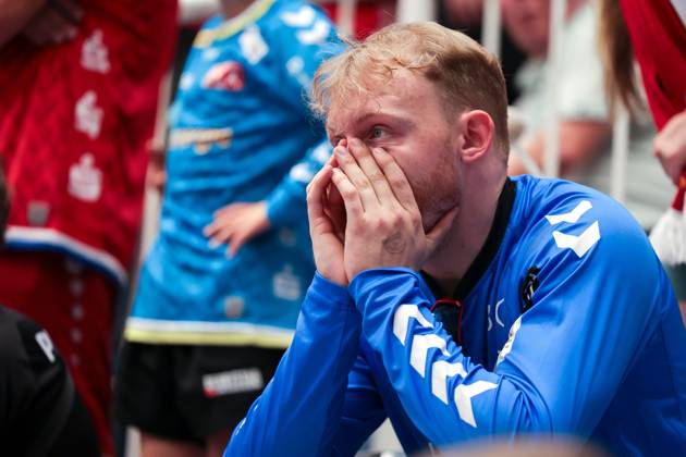 29 06 2025, 2 Handball Bundesliga, Catch-up match, TuSEM Essen Dessau Rosslauer HV 06, A sad fan of ASV Hamm Westfalen, Essen Sporthalle Am Hallo NRW Germany xRHR FOTO DEx Copyright: DennisxEwert RHR-FOTOx RHR-FOTO DE