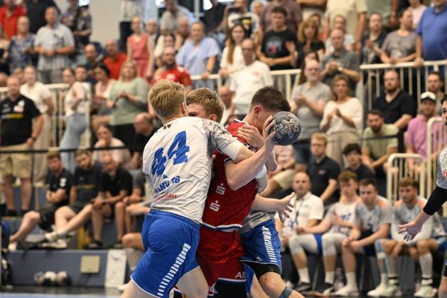 GER, 2 HBL, Repechage, Tusem Essen vs Dessau Rosslauer HV 06 29 6 2025 Essen, Sporthalle am Hallo, GER, 2 HBL, Repechage, Tusem Essen vs Dessau Rosslauer HV 06 2 HBL regulations prohibit any use of photographs as image sequences and or quasi video in picture Julius Drachau Dessau Rosslauer HV06 44 vs Lev Szuharev Tusem Essen 34 NordphotoxGmbHx xFreund nph00018