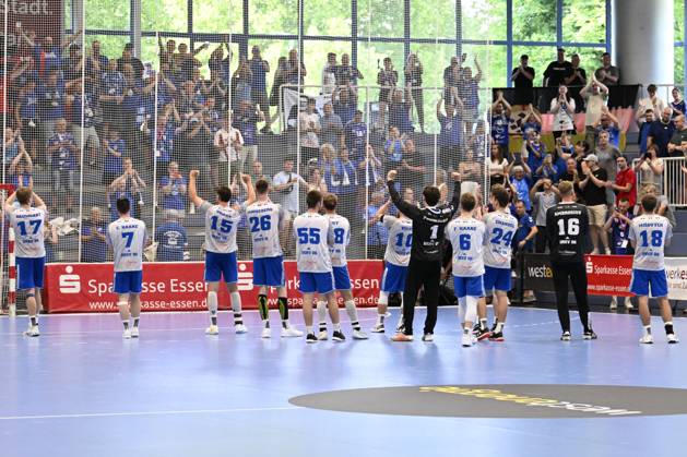 GER, 2 HBL, Repechage, Tusem Essen vs Dessau Rosslauer HV 06 29 6 2025 Essen, Sporthalle am Hallo, GER, 2 HBL, Repechage, Tusem Essen vs Dessau Rosslauer HV 06 2 HBL regulations prohibit any use of photographs as image sequences and or quasi video in the picture Dessau players cheering after the final whistle in front of the fans traveling with them NordphotoxGmbHx xFreund nph00018