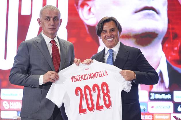 Vincenzo Montella signs a new 2-year contract with the national team, Nationalteam ISTANBUL, TURKIYE - JUNE 30: Turkish Football Federation (TFF) President Ibrahim Haciosmanoglu (L) presents a jersey to Turkish National Football Team Head Coach Vincenzo Montella (R) at the end of a ceremony held at the TFF Hasan Dogan National Teams Camp and Training Facilities after Montella’s contract was extended for two more years in Istanbul, Turkiye, on June 30, 2025. Agit Erdi Ulukaya Anadolu Istanbul Turkey. Editorial use only. Please get in touch for any other usage.  Copyright: x2025xAnadoluxAgitxErdixUlukayax