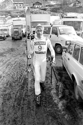 850210 Alpine skiing, World Championships Ingemar Stenmark, Sweden depressed after breaking in giant slalom  Copyright: BILDBYRAN BB850210BB042