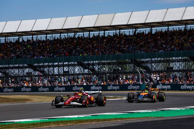 F1 - BRITISH GRAND PRIX 2025 44 HAMILTON Lewis (gbr), Scuderia Ferrari SF-25, 04 NORRIS Lando (gbr), McLaren F1 Team MCL39, action during the Formula 1 Qatar Airways British Grand Prix 2025, 12th round of the 2025 FIA Formula One World Championship, WM, Weltmeisterschaft from July 4 to 6, 2025 on the Silverstone Circuit, in Silverstone, United Kingdom - SilverstoneUnited Kingdom Copyright: xFLORENTxGOODENx