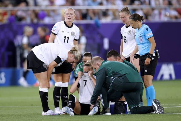 GWINN Giulia captain Germany suffered a serious injury in the first half and had to be replaced by SCHUELLER Lea and goalkeeper BERGER Ann Katrin UEFA Womens EURO 2025 in Switzerland Preliminary round match Germany Poland 2 0 on 04 07 2025 in St Gallen Copyright: xLacixPerenyix