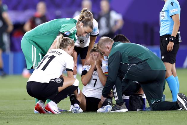 GWINN Giulia captain Germany suffered a serious injury in the first half and had to be replaced by SCHUELLER Lea and goalkeeper BERGER Ann Katrin UEFA Womens EURO 2025 in Switzerland Preliminary round match Germany Poland 2 0 on 04 07 2025 in St Gallen Copyright: xLacixPerenyix