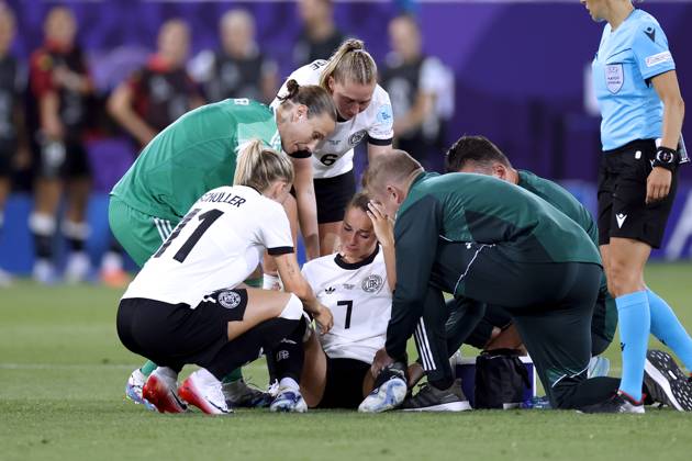 GWINN Giulia captain Germany suffered a serious injury in the first half and had to be replaced by SCHUELLER Lea and goalkeeper BERGER Ann Katrin UEFA Womens EURO 2025 in Switzerland Preliminary round match Germany Poland 2 0 on 04 07 2025 in St Gallen Copyright: xLacixPerenyix