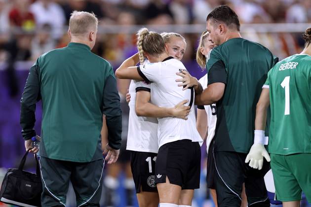 GWINN Giulia captain Germany suffered a serious injury in the first half and had to be replaced by SCHUELLER Lea and goalkeeper BERGER Ann Katrin UEFA Womens EURO 2025 in Switzerland Preliminary round match Germany Poland 2 0 on 04 07 2025 in St Gallen Copyright: xLacixPerenyix