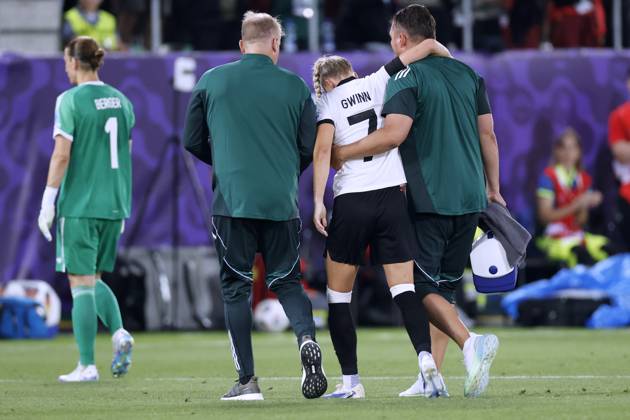 GWINN Giulia Kapitaenin Team Germany suffered a serious injury in the first half and had to be substituted UEFA Womens EURO 2025 in Switzerland Preliminary round match Germany Poland 2 0 on 04 07 2025 in St Gallen Copyright: xLacixPerenyix