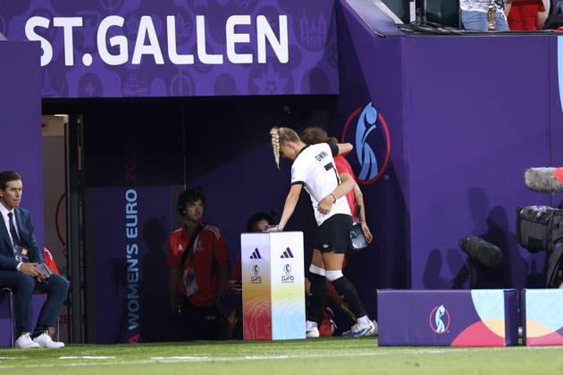 GWINN Giulia Kapitaenin Team Germany suffered a serious injury in the first half and had to be substituted UEFA Womens EURO 2025 in Switzerland Preliminary round match Germany Poland 2 0 on 04 07 2025 in St Gallen Copyright: xLacixPerenyix