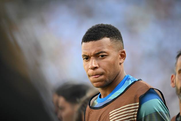 (250706) -- NEW JERSEY, July 6, 2025 -- Kylian Mbappe of Real Madrid is seen during the warm-up during the quarterfinal match between Real Madrid (Spain) and Borussia Dortmund (Germany) at the FIFA Club World Cup 2025 in New Jersey, the United States, July 5, 2025. ) (SP)U.S.-NEW JERSEY-FOOTBALL-FIFA CLUB WORLD CUP-QUARTERFINALS-REAL MADRID VS BORUSSIA DORTMUND WuxXiaoling