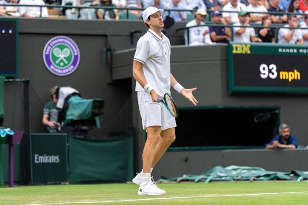 2025-07-06 Wimbledon 2025 LONDON, ENGLAND - JULY 6: Nicolas Jarry of Chile during Wimbledon 2025 at All England Lawn Tennis & Croquet Club on July 6, 2025 in London, England. London All England Lawn Tennis & Croquet Club England Content not available for redistribution in The Netherlands directly or indirectly through any third parties. Copyright: xMarleenxFouchierx