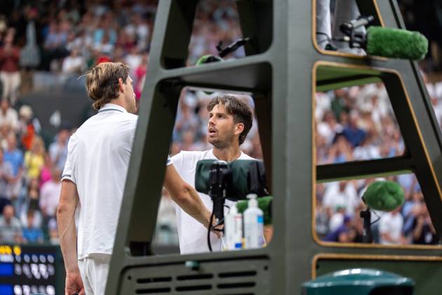 2025-07-06 Wimbledon 2025 LONDON, ENGLAND - JULY 6: Nicolas Jarry of Chile, Cameron Norrie of Great Britain, discussion after the match during Wimbledon 2025 at All England Lawn Tennis & Croquet Club on July 6, 2025 in London, England. London All England Lawn Tennis & Croquet Club England Content not available for redistribution in The Netherlands directly or indirectly through any third parties. Copyright: xMarleenxFouchierx