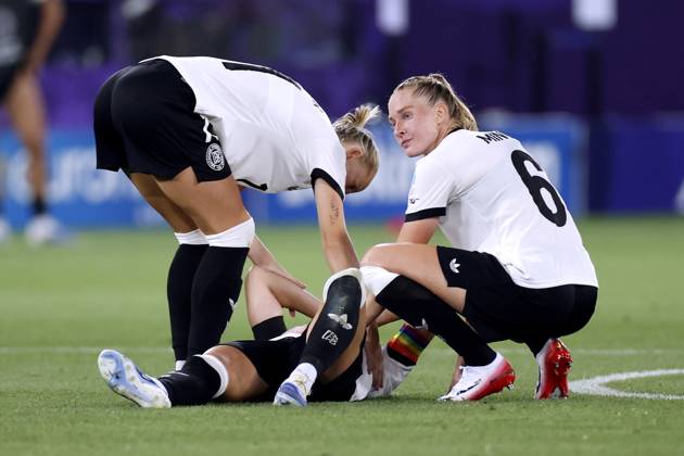 GWINN Giulia captain team Germany injured on the ground with MINGE Janina and SCHUELLER Lea UEFA Womens EURO 2025 in Switzerland preliminary round match Germany Poland 2 0 on 04 07 2025 in St Gallen Copyright: xLacixPerenyix