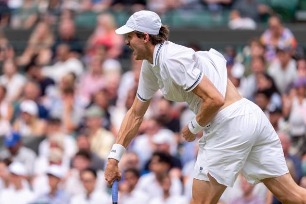2025-07-06 Wimbledon 2025 LONDON, ENGLAND - JULY 6: Nicolas Jarry of Chile during Wimbledon 2025 at All England Lawn Tennis & Croquet Club on July 6, 2025 in London, England. London All England Lawn Tennis & Croquet Club England Content not available for redistribution in The Netherlands directly or indirectly through any third parties. Copyright: xMarleenxFouchierx