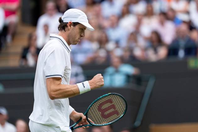 2025-07-06 Wimbledon 2025 LONDON, ENGLAND - JULY 6: Nicolas Jarry of Chile during Wimbledon 2025 at All England Lawn Tennis & Croquet Club on July 6, 2025 in London, England. London All England Lawn Tennis & Croquet Club England Content not available for redistribution in The Netherlands directly or indirectly through any third parties. Copyright: xMarleenxFouchierx