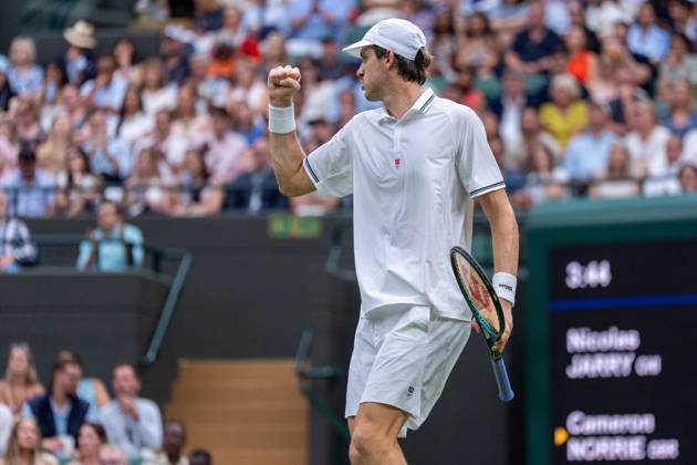 2025-07-06 Wimbledon 2025 LONDON, ENGLAND - JULY 6: Nicolas Jarry of Chile during Wimbledon 2025 at All England Lawn Tennis & Croquet Club on July 6, 2025 in London, England. London All England Lawn Tennis & Croquet Club England Content not available for redistribution in The Netherlands directly or indirectly through any third parties. Copyright: xMarleenxFouchierx