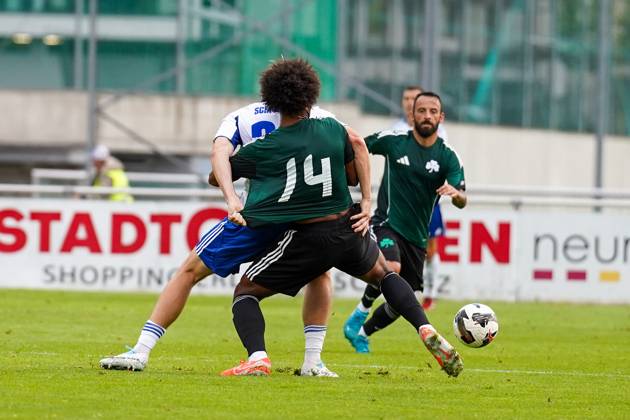 FC Schalke 04 training camp Neustift im Stubaital test match 09 07 2025 FC Schalke 04 vs Panathinaikos Athens Silberstadt Arena Schwaz, Austria Peter Remmert Schalke 04 , Erik Palmer Brown Panathinaikos Copyright: xLukaxKolanovicx