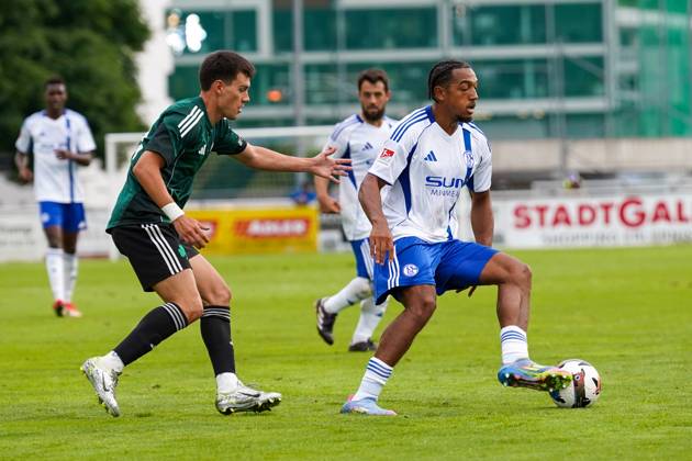 FC Schalke 04 training camp Neustift im Stubaital test match 09 07 2025 FC Schalke 04 vs Panathinaikos Athens Silberstadt Arena Schwaz, Austria Anton Donkor Schalke 04 , Facundo Pellistri Panathinaikos Copyright: xLukaxKolanovicx