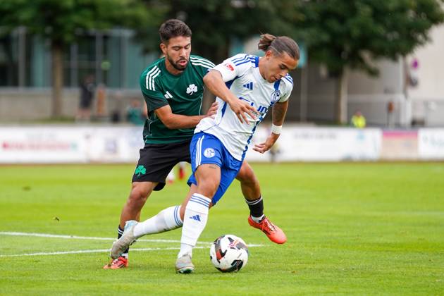 FC Schalke 04 training camp Neustift im Stubaital test match 09 07 2025 FC Schalke 04 vs Panathinaikos Athens Silberstadt Arena Schwaz, Austria Adriano Bregou Panathinaikos , Mauro Zalazar Schalke 04 Copyright: xLukaxKolanovicx