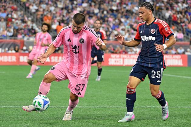 July 9, 2025; Foxborough, Massachusetts, USA; Inter Miami defender Marcelo Weigandt (57) controls he ball against New England Revolution defender Peyton Miller (25) during the first half at Gillette Stadium. CSM Foxborough USA - ZUMAc04_ 20250709_zma_c04_060 Copyright: xEricxCanhax