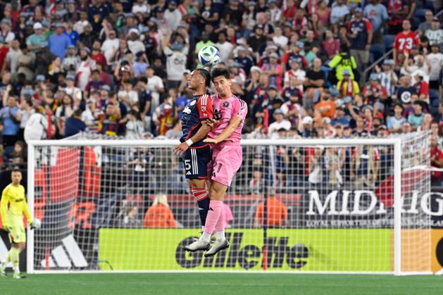 July 9, 2025; Foxborough, Massachusetts, USA; Inter Miami forward Tadeo Allende (21) and New England Revolution defender Keegan Hughes (5) battle to head the ball during the first half at Gillette Stadium. CSM Foxborough USA - ZUMAc04_ 20250709_zma_c04_062 Copyright: xEricxCanhax