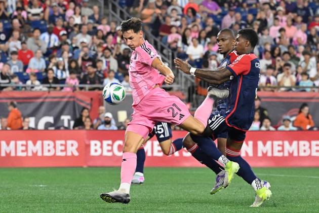 July 9, 2025; Foxborough, Massachusetts, USA; Inter Miami forward Tadeo Allende (21) shoots the ball against the New England Revolution during the second half at Gillette Stadium. CSM Foxborough USA - ZUMAc04_ 20250709_zma_c04_082 Copyright: xEricxCanhax