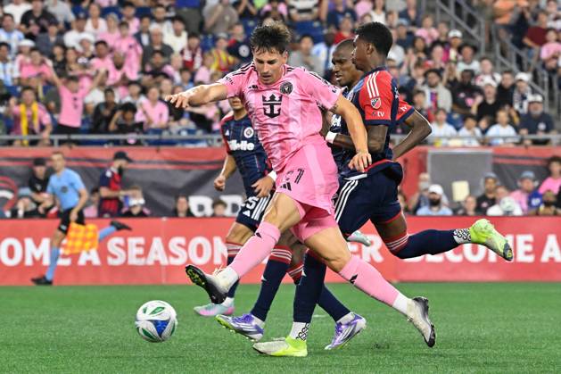 July 9, 2025; Foxborough, Massachusetts, USA; Inter Miami forward Tadeo Allende (21) shoots the ball against the New England Revolution during the second half at Gillette Stadium. CSM Foxborough USA - ZUMAc04_ 20250709_zma_c04_085 Copyright: xEricxCanhax