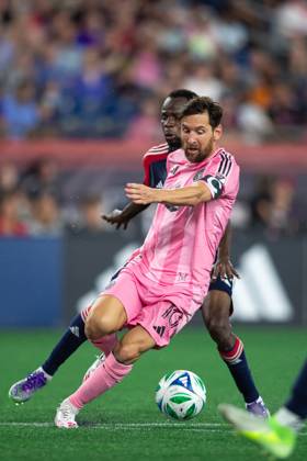 July 9, 2025; Foxborough, Massachusetts, USA; Inter Miami CF forward Lionel Messi (10) keeps his eye on the ball in a Major League Soccer game between the New England Revolution and Inter Miami CF at Gillette Stadium. (c) CSM - ZUMAc04_ 20250709_zma_c04_162 Copyright: xBurtxGranofskyx
