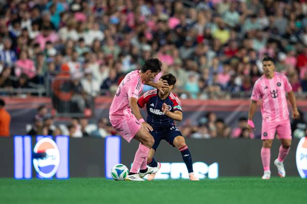 July 9, 2025; Foxborough, Massachusetts, USA; Inter Miami CF midfielder Sergio Busquets (5) pushes New England Revolution midfielder Carles Gil (10) in the face in a Major League Soccer game between the New England Revolution and Inter Miami CF at Gillette Stadium. (c) CSM - ZUMAc04_ 20250709_zma_c04_191 Copyright: xBurtxGranofskyx