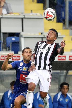 Besiktas vs St. Polten - Friendly match ST. POLTEN, AUSTRIA - JULY 10: St. Polten defender Dirk Carlson (L) and Besiktas forward Keny Arroyo (R) compete for the ball during a pre-season friendly match between St. Polten and Besiktas at NV Arena in St. Polten, Austria, on July 10, 2025. Ahmet Okatali Anadolu Polten Austria. Editorial use only. Please get in touch for any other usage. Copyright: x2025xAnadoluxAhmetxOkatalix