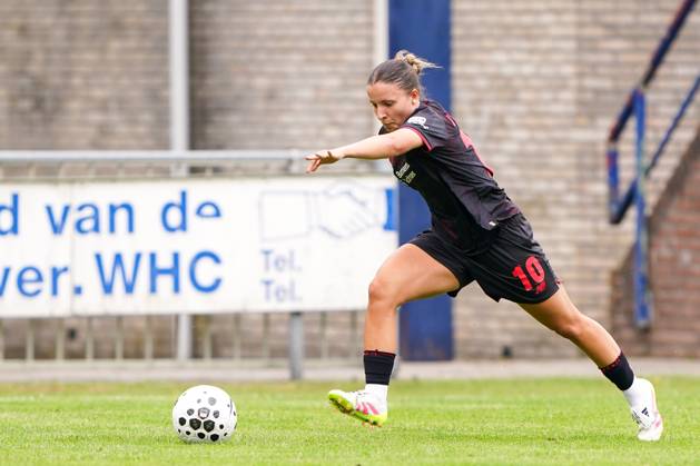 2025-07-11 PEC Zwolle Women v Bayer Leverkusen Women - Pre-season friendly WEZEP, NETHERLANDS - JULY 11: Merino Gonzalez of Bayer Leverkusen 04 during the Pre-season friendly match between PEC Zwolle Women and Bayer Leverkusen Women at Sportpark Mulderssingel on July 11, 2025 in Wezep, Netherlands. Wezep Sportpark Mulderssingel Netherlands Content not available for redistribution in The Netherlands directly or indirectly through any third parties. Copyright: xAndrexWeeningx