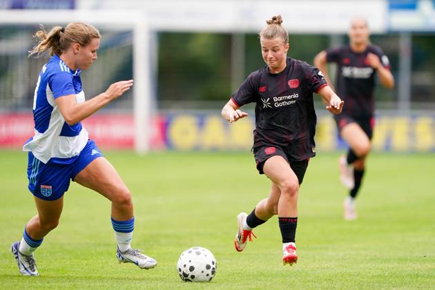 2025-07-11 PEC Zwolle Women v Bayer Leverkusen Women - Pre-season friendly WEZEP, NETHERLANDS - JULY 11: Inske Weiman of PEC Zwolle, Kristin Kogel of Bayer Leverkusen 04 during the Pre-season friendly match between PEC Zwolle Women and Bayer Leverkusen Women at Sportpark Mulderssingel on July 11, 2025 in Wezep, Netherlands. Wezep Sportpark Mulderssingel Netherlands Content not available for redistribution in The Netherlands directly or indirectly through any third parties. Copyright: xAndrexWeeningx