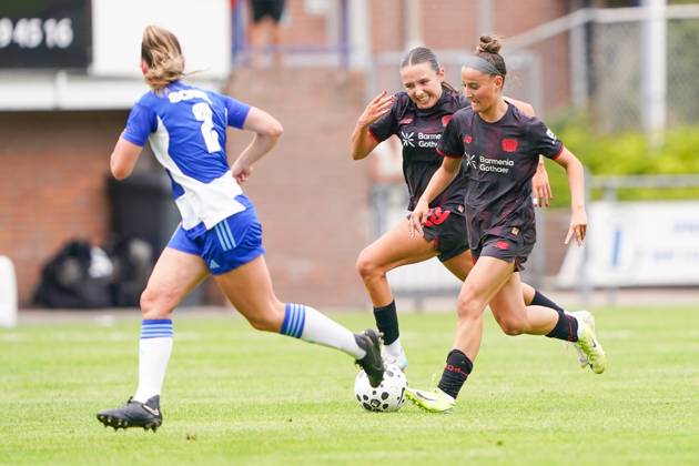 2025-07-11 PEC Zwolle Women v Bayer Leverkusen Women - Pre-season friendly WEZEP, NETHERLANDS - JULY 11: Jasmijn Dijsselhof of PEC Zwolle, Sana Coskun of Bayer Leverkusen 04 during the Pre-season friendly match between PEC Zwolle Women and Bayer Leverkusen Women at Sportpark Mulderssingel on July 11, 2025 in Wezep, Netherlands. Wezep Sportpark Mulderssingel Netherlands Content not available for redistribution in The Netherlands directly or indirectly through any third parties. Copyright: xAndrexWeeningx