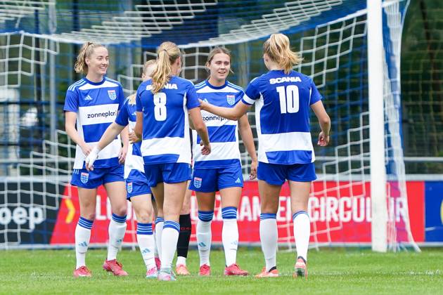 2025-07-11 PEC Zwolle Women v Bayer Leverkusen Women - Pre-season friendly WEZEP, NETHERLANDS - JULY 11: Senne van der Velde of PEC Zwolle, Ilvy Zijp of PEC Zwolle, Hanna Huizenga of PEC Zwolle, Judith Roosjen of PEC Zwolle celebrating a goal during the Pre-season friendly match between PEC Zwolle Women and Bayer Leverkusen Women at Sportpark Mulderssingel on July 11, 2025 in Wezep, Netherlands. Wezep Sportpark Mulderssingel Netherlands Content not available for redistribution in The Netherlands directly or indirectly through any third parties. Copyright: xAndrexWeeningx