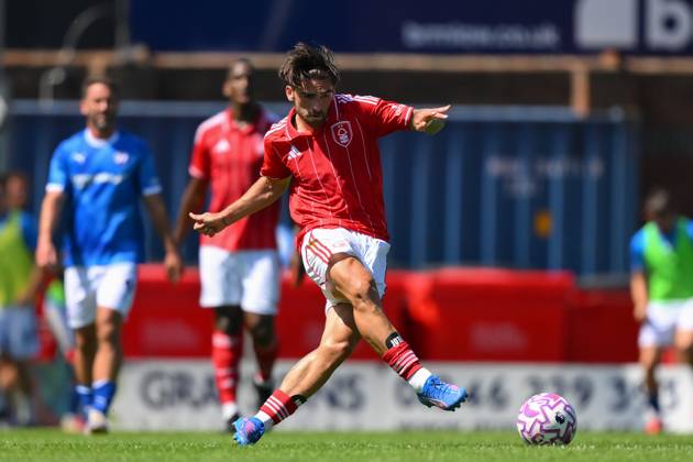 Chesterfield v Nottingham Forest - Pre-Season Friendly Jota Silva of Nottingham Forest crosses the ball during the pre-season friendly match between Chesterfield and Nottingham Forest at the SMH Group Stadium in Chesterfield, England, on July 12, 2025. Chesterfield Derbyshire United Kingdom Copyright: xMIxNewsx originalFilename:fletcher-chesterf250712_nphAO