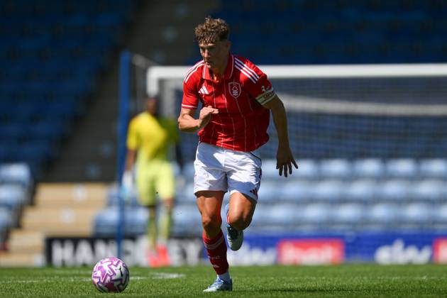 Chesterfield v Nottingham Forest - Pre-Season Friendly Ryan Yates of Nottingham Forest is in action during the pre-season friendly match between Chesterfield and Nottingham Forest at the SMH Group Stadium in Chesterfield, England, on July 12, 2025. Chesterfield Derbyshire United Kingdom Copyright: xMIxNewsx originalFilename:fletcher-chesterf250712_npwAe