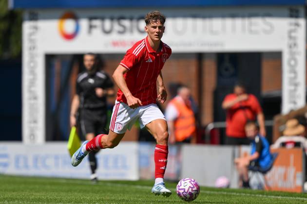 Chesterfield v Nottingham Forest - Pre-Season Friendly Ryan Yates of Nottingham Forest is in action during the pre-season friendly match between Chesterfield and Nottingham Forest at the SMH Group Stadium in Chesterfield, England, on July 12, 2025. Chesterfield Derbyshire United Kingdom Copyright: xMIxNewsx originalFilename:fletcher-chesterf250712_npCNE