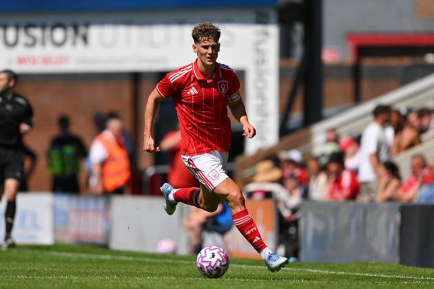 Chesterfield v Nottingham Forest - Pre-Season Friendly Ryan Yates of Nottingham Forest is in action during the pre-season friendly match between Chesterfield and Nottingham Forest at the SMH Group Stadium in Chesterfield, England, on July 12, 2025. Chesterfield Derbyshire United Kingdom Copyright: xMIxNewsx originalFilename:fletcher-chesterf250712_npebW